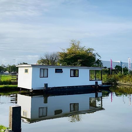 Woonboot In Sumar Gelegen Tussen Leeuwarden En Drachten Suameer エクステリア 写真
