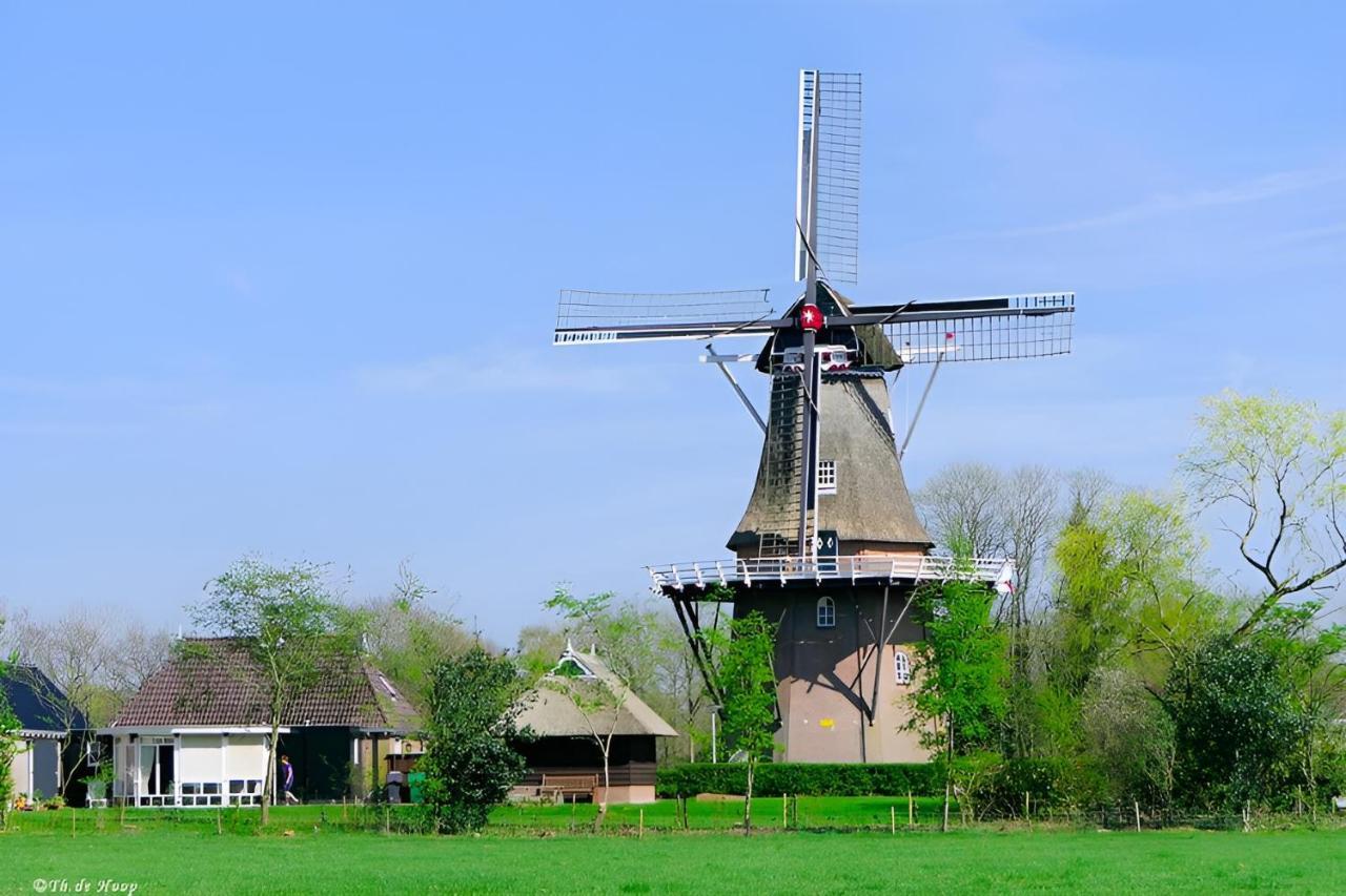 Woonboot In Sumar Gelegen Tussen Leeuwarden En Drachten Suameer エクステリア 写真